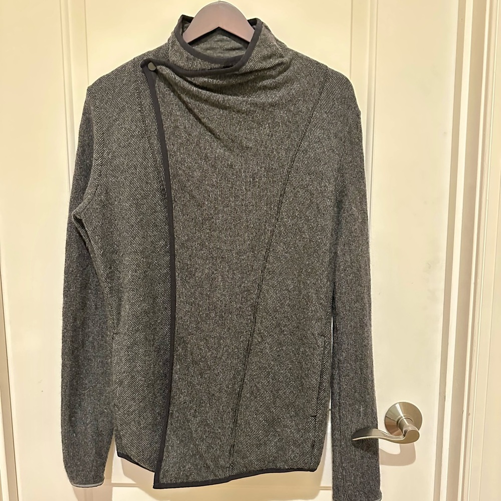 Mountain Hardwear Women's Sarafin Wrap Sweater in Gray